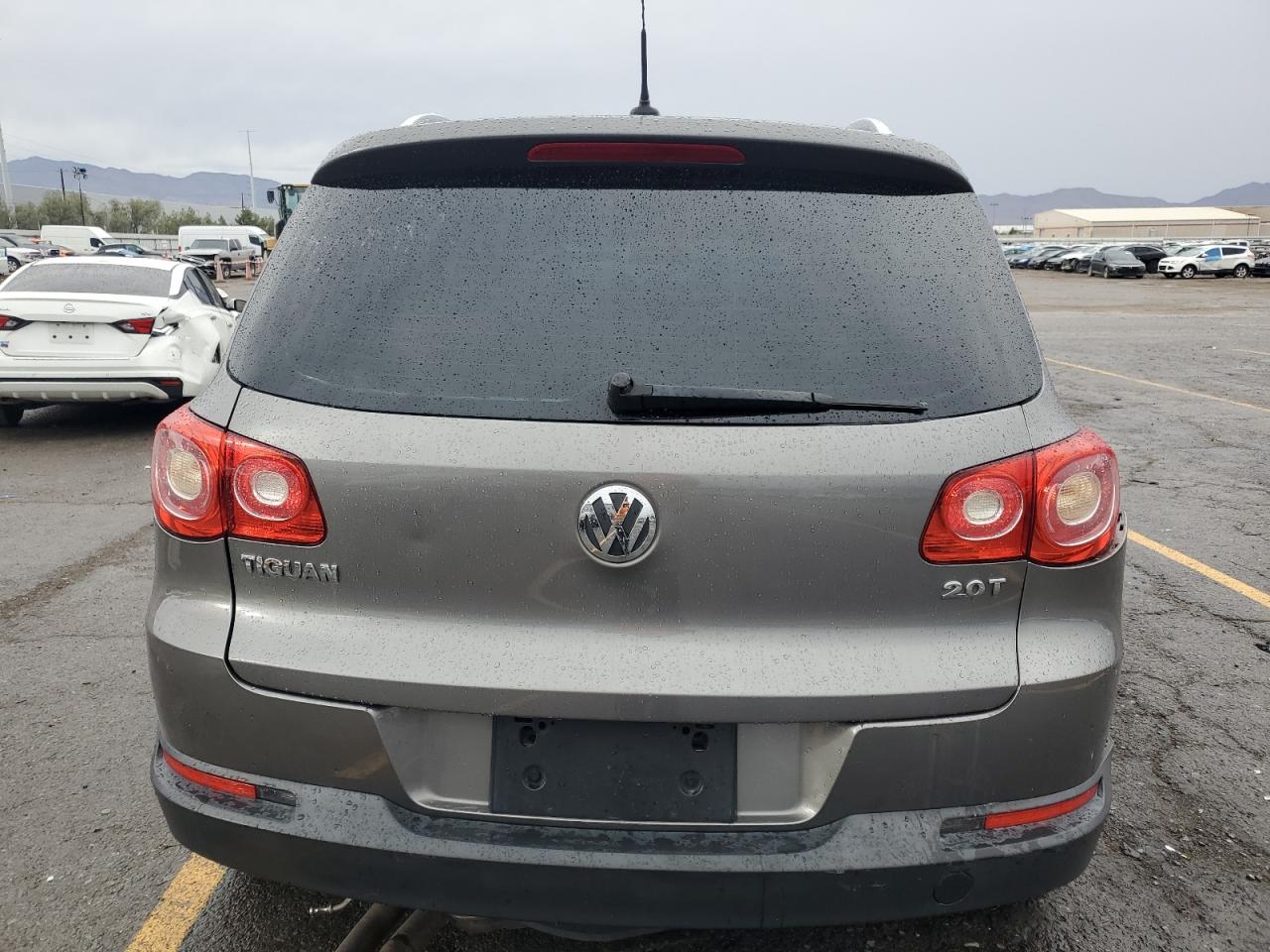 2011 Volkswagen Tiguan S VIN: WVGAV7AX2BW537801 Lot: 81484175