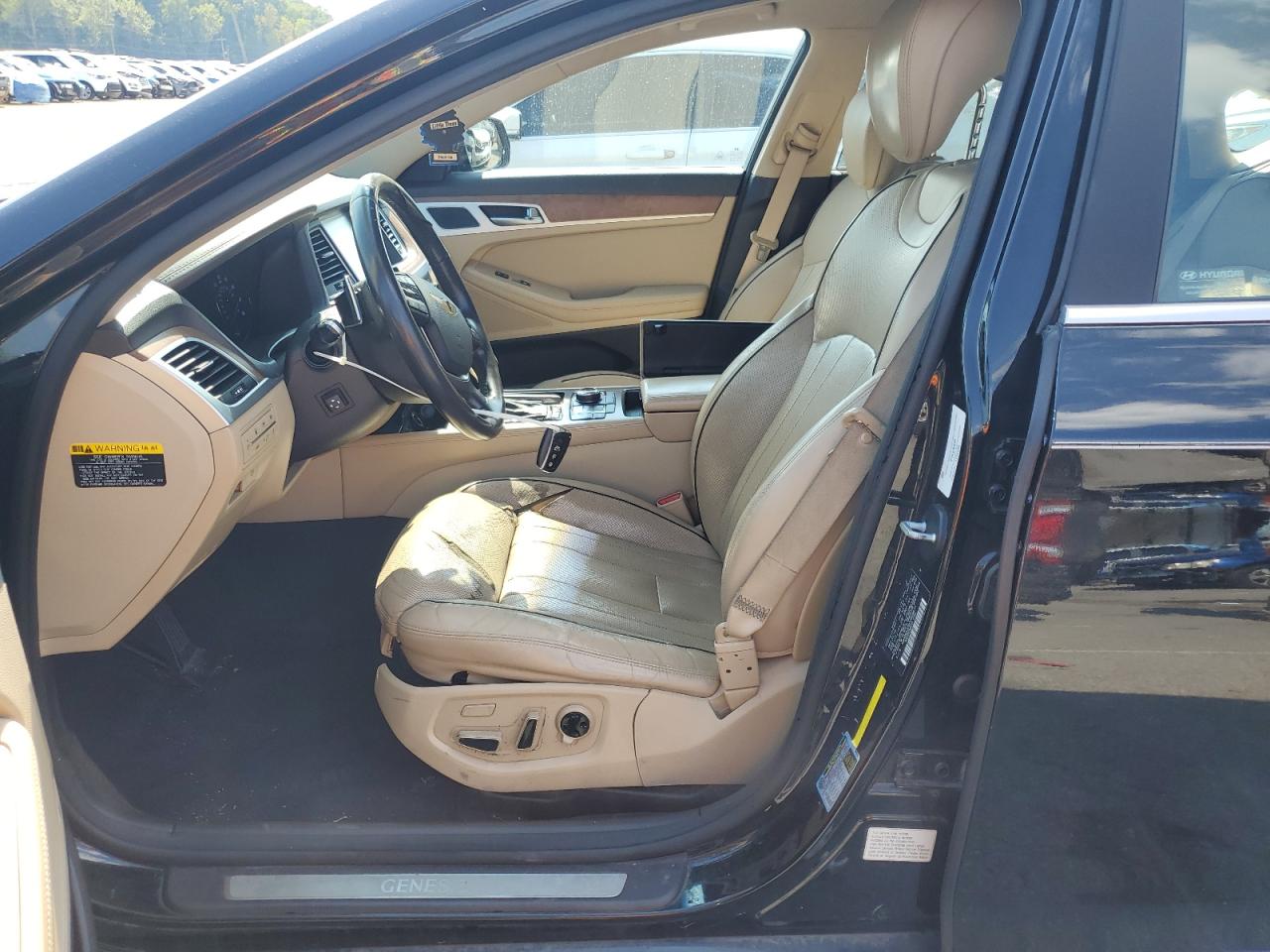 2015 Hyundai Genesis 3.8L VIN: KMHGN4JE4FU059423 Lot: 81182395