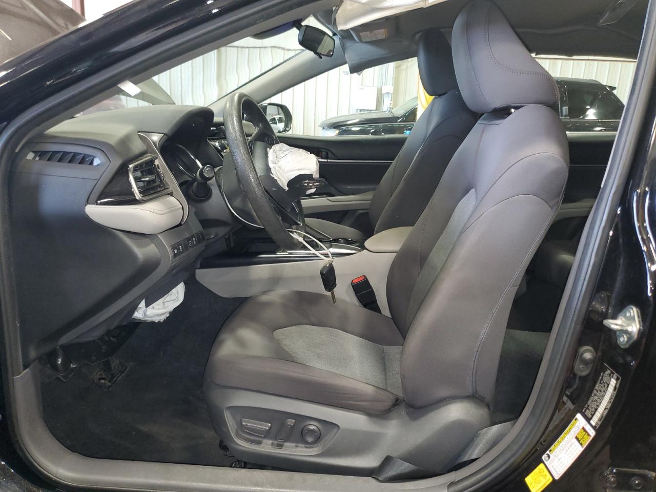 2020 Toyota Camry Le VIN: 4T1C11AK9LU983043 Lot: 81403025