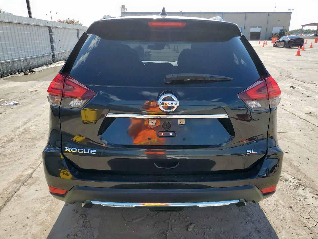 2017 Nissan Rogue S VIN: 5N1AT2MT7HC749704 Lot: 82166045