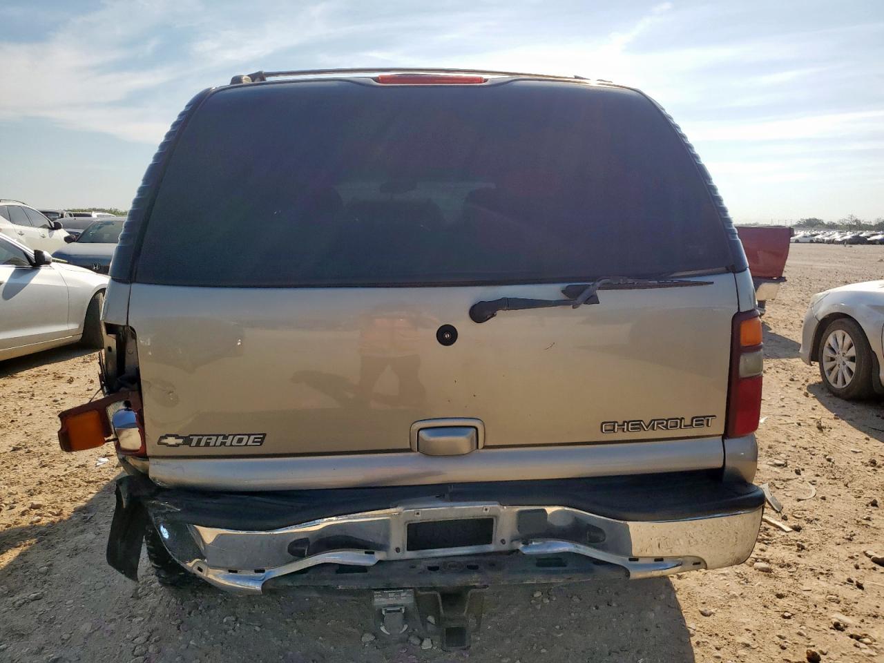 2001 Chevrolet Tahoe C1500 VIN: 1GNEC13T61R105705 Lot: 80744075