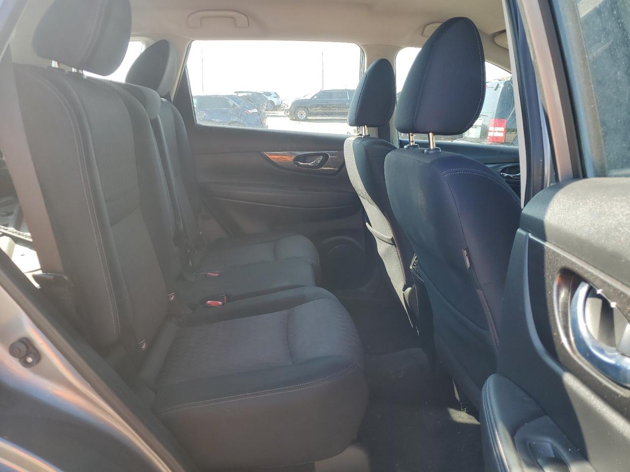 2017 Nissan Rogue S VIN: JN8AT2MV2HW262063 Lot: 83952725