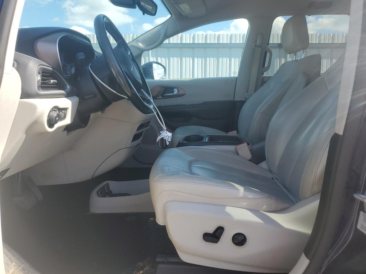 2017 Chrysler Pacifica Touring L VIN: 2C4RC1BG3HR542449 Lot: 81770125