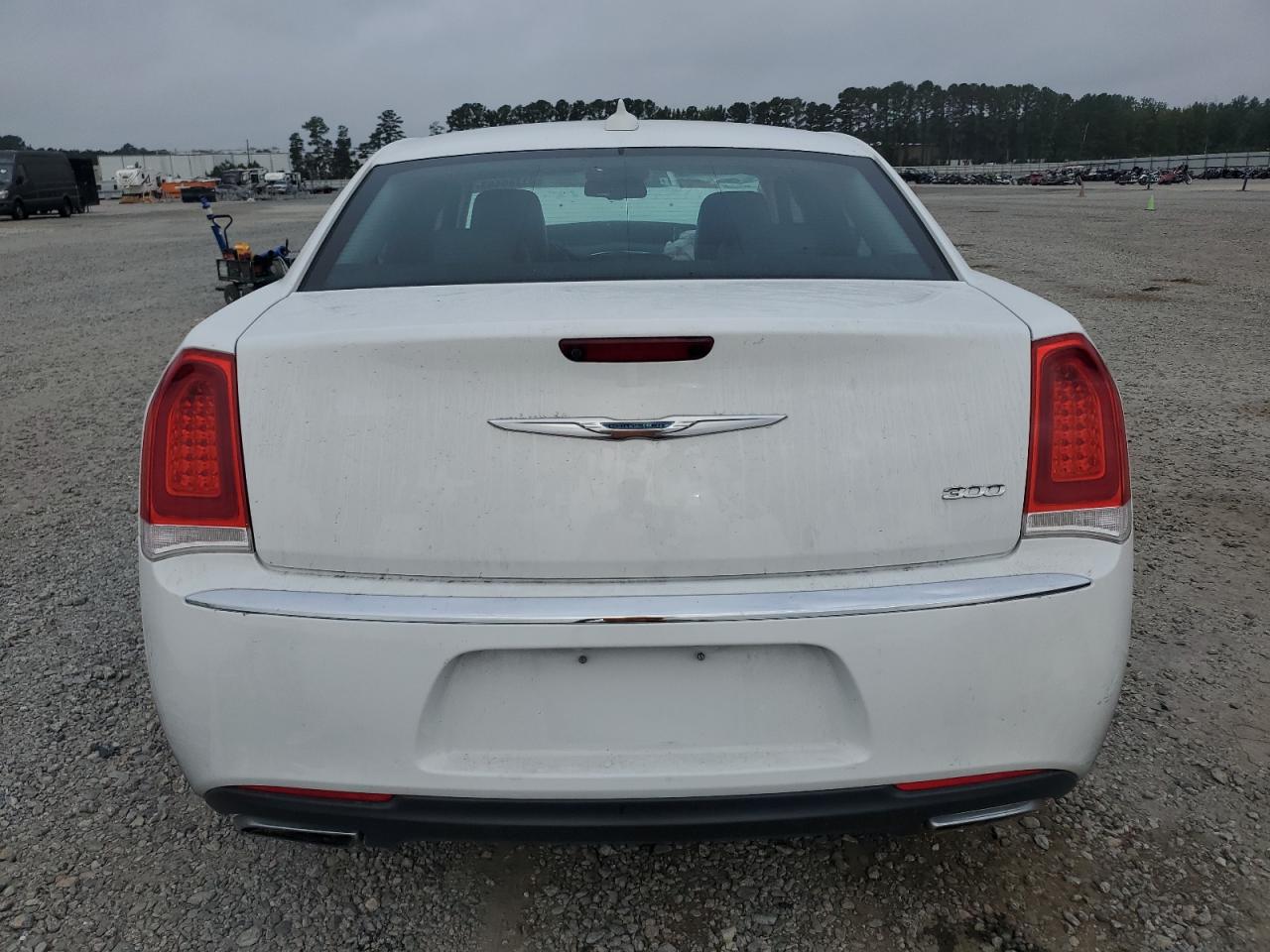 2018 Chrysler 300 Touring VIN: 2C3CCAAG7JH117887 Lot: 81786465