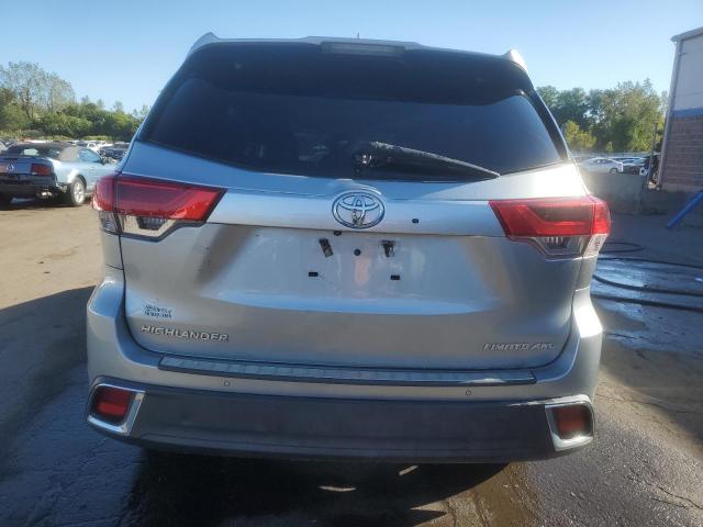  TOYOTA HIGHLANDER 2018 Серебристый