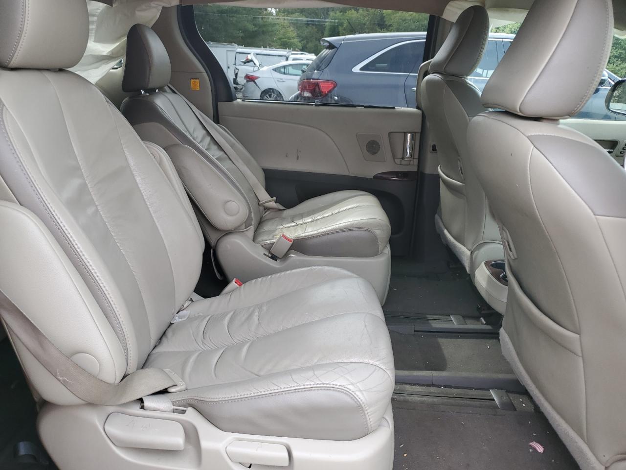 2011 Toyota Sienna Xle VIN: 5TDYK3DCXBS037690 Lot: 84583085