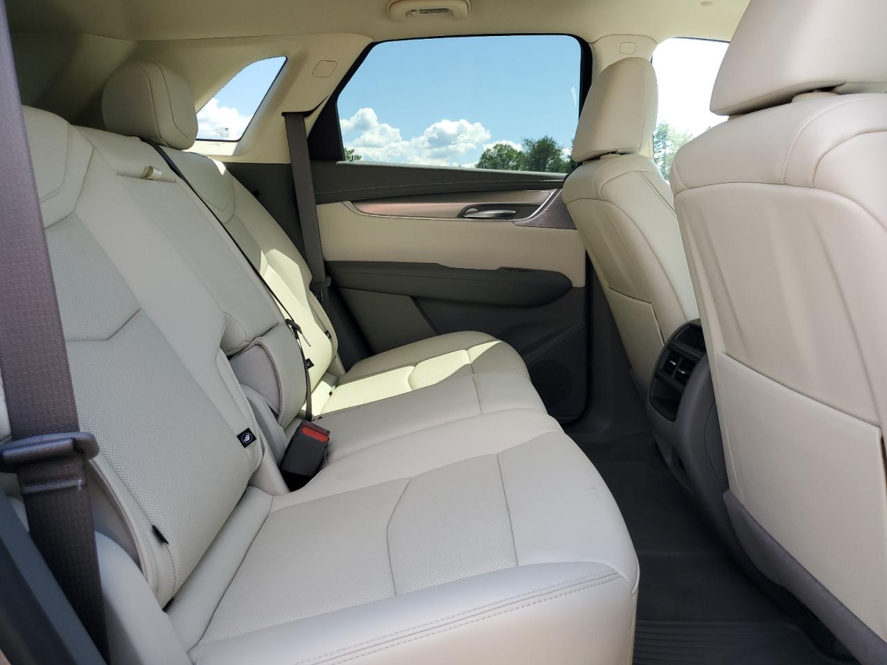 2022 Cadillac Xt5 Premium Luxury VIN: 1GYKNDR49NZ137300 Lot: 71392045