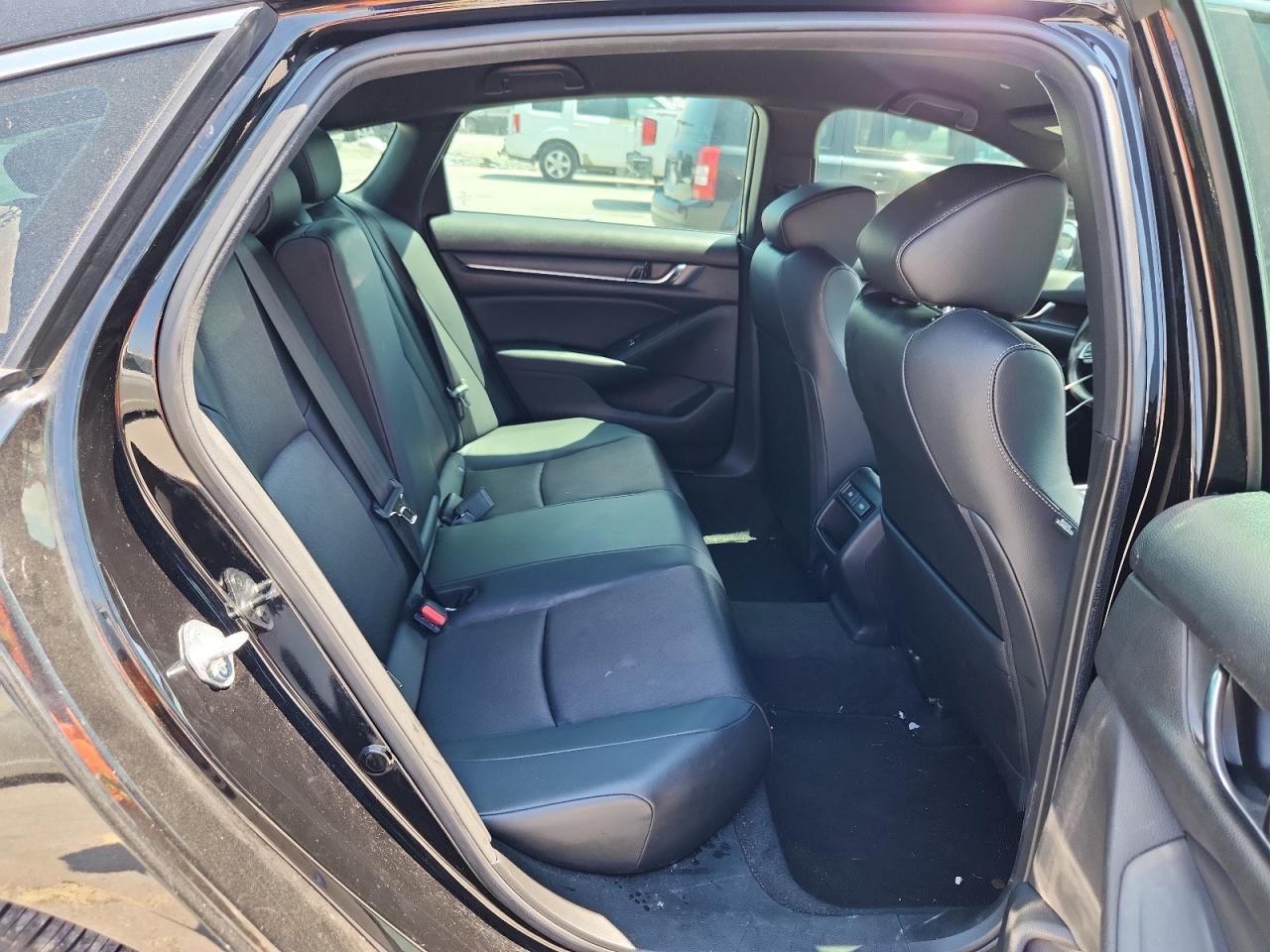 2022 Honda Accord Sport VIN: 1HGCV1F37NA048233 Lot: 71700525