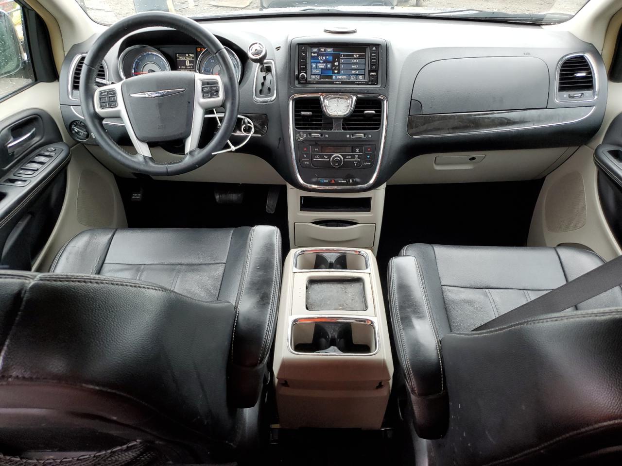 2015 Chrysler Town & Country Touring VIN: 2C4RC1BG5FR520157 Lot: 82000295