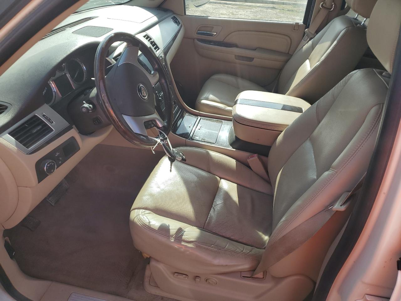 2009 Cadillac Escalade Esv Luxury VIN: 1GYFK26249R218650 Lot: 84209015