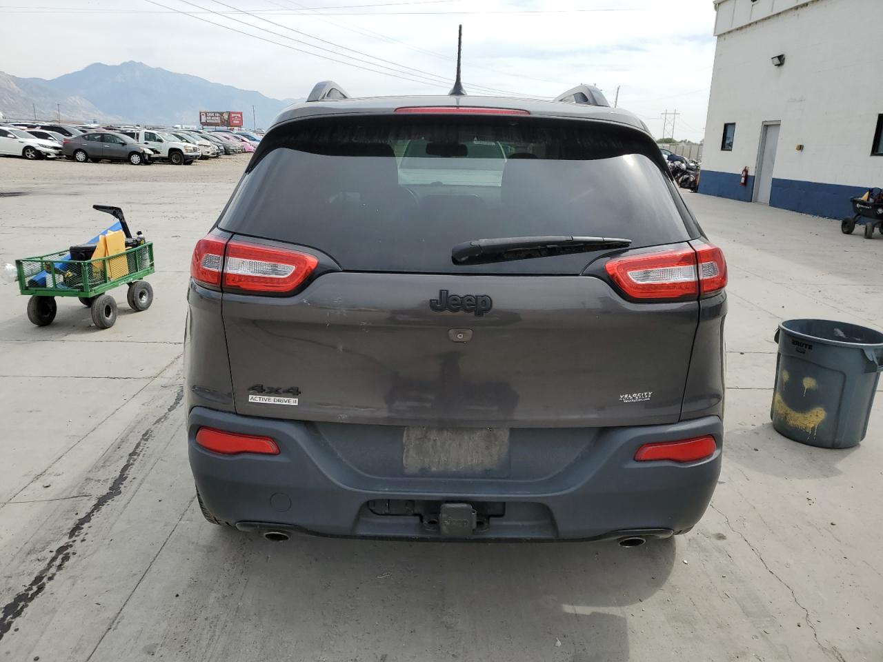 2014 Jeep Cherokee Latitude VIN: 1C4PJMCS5EW286335 Lot: 70748705