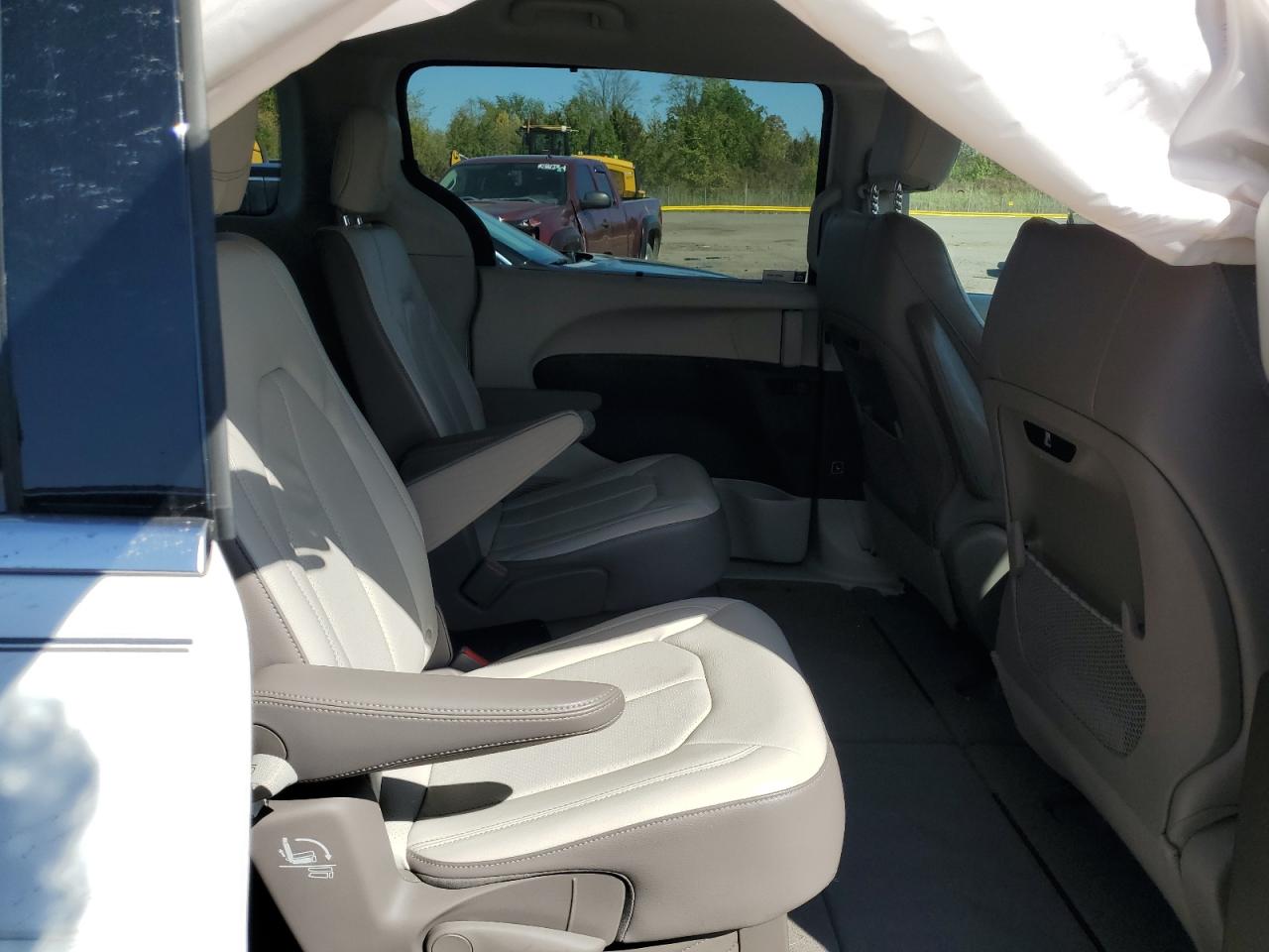 2019 Chrysler Pacifica Touring L VIN: 2C4RC1BG7KR532238 Lot: 84396965