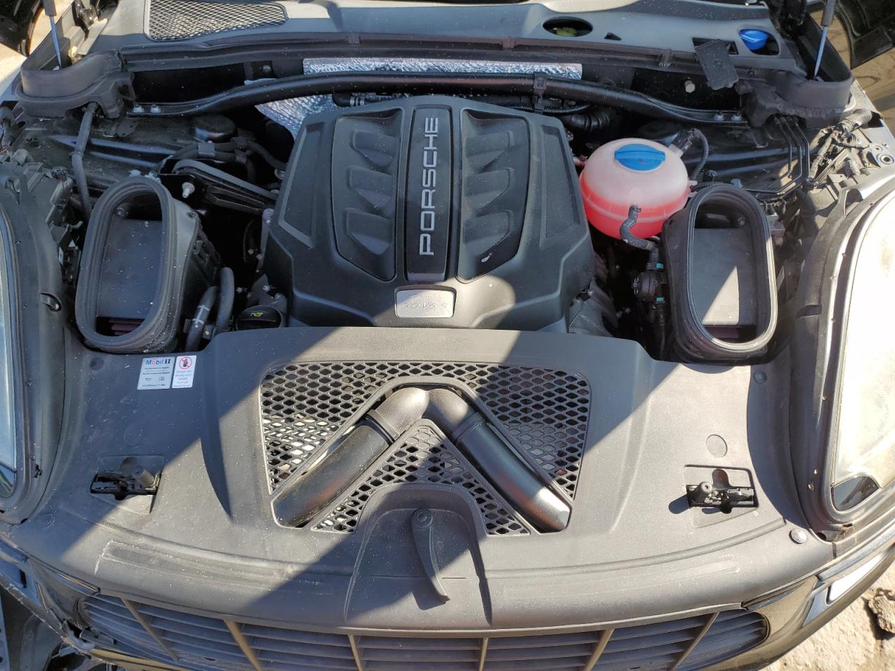 2018 Porsche Macan S VIN: WP1AB2A54JLB35758 Lot: 71875845