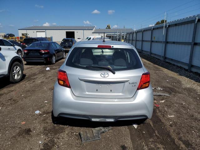 Hatchbacks TOYOTA YARIS 2015 Srebrny