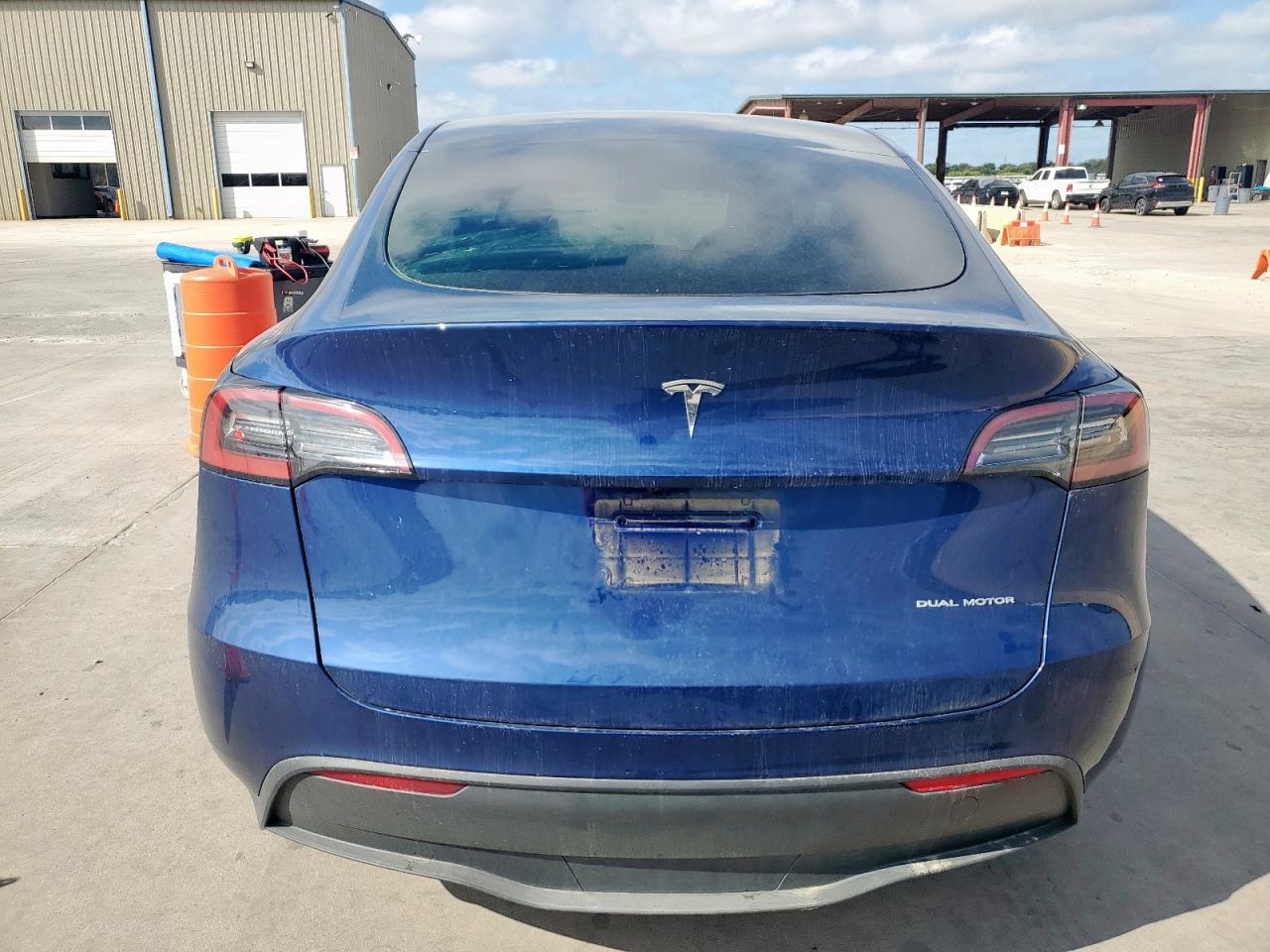 2024 Tesla Model Y VIN: 7SAYGDEE2RA328738 Lot: 81730695