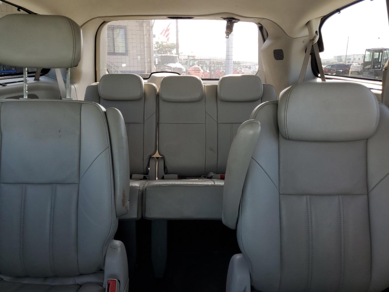 2008 Chrysler Town & Country Touring VIN: 2A8HR54P78R631786 Lot: 83889875