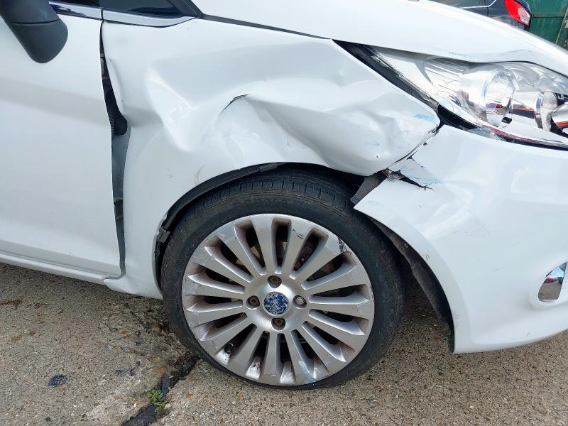 2010 FORD FIESTA TITANIUM 