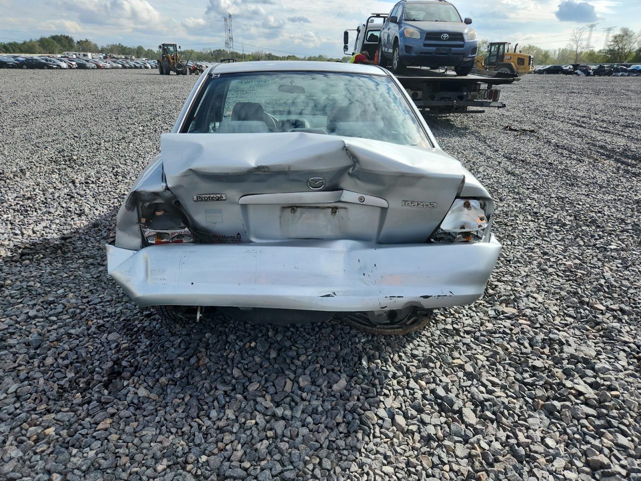 2000 Mazda Protege Dx VIN: JM1BJ2226Y0241394 Lot: 84044025