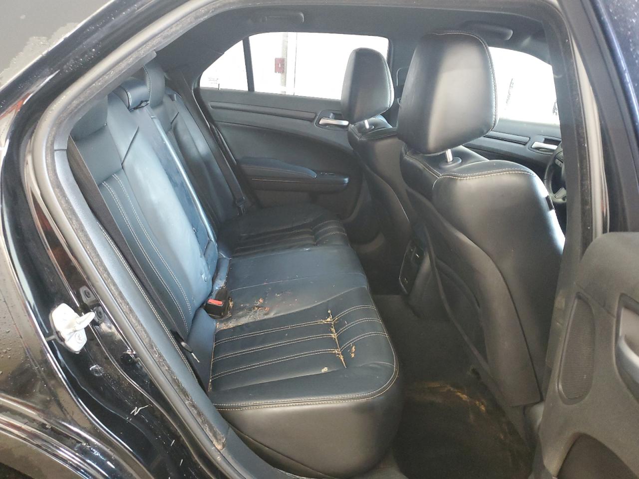 2015 Chrysler 300 S VIN: 2C3CCABG3FH736007 Lot: 81044175