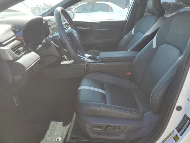  TOYOTA CAMRY 2025 Белы
