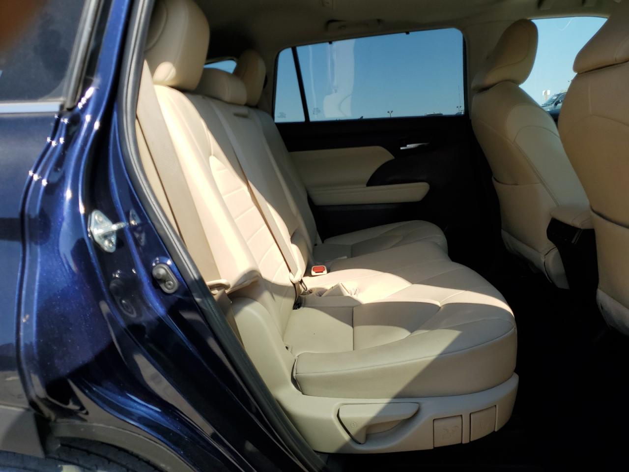 2022 Toyota Highlander Xle VIN: 5TDGZRBH8NS213584 Lot: 71607435