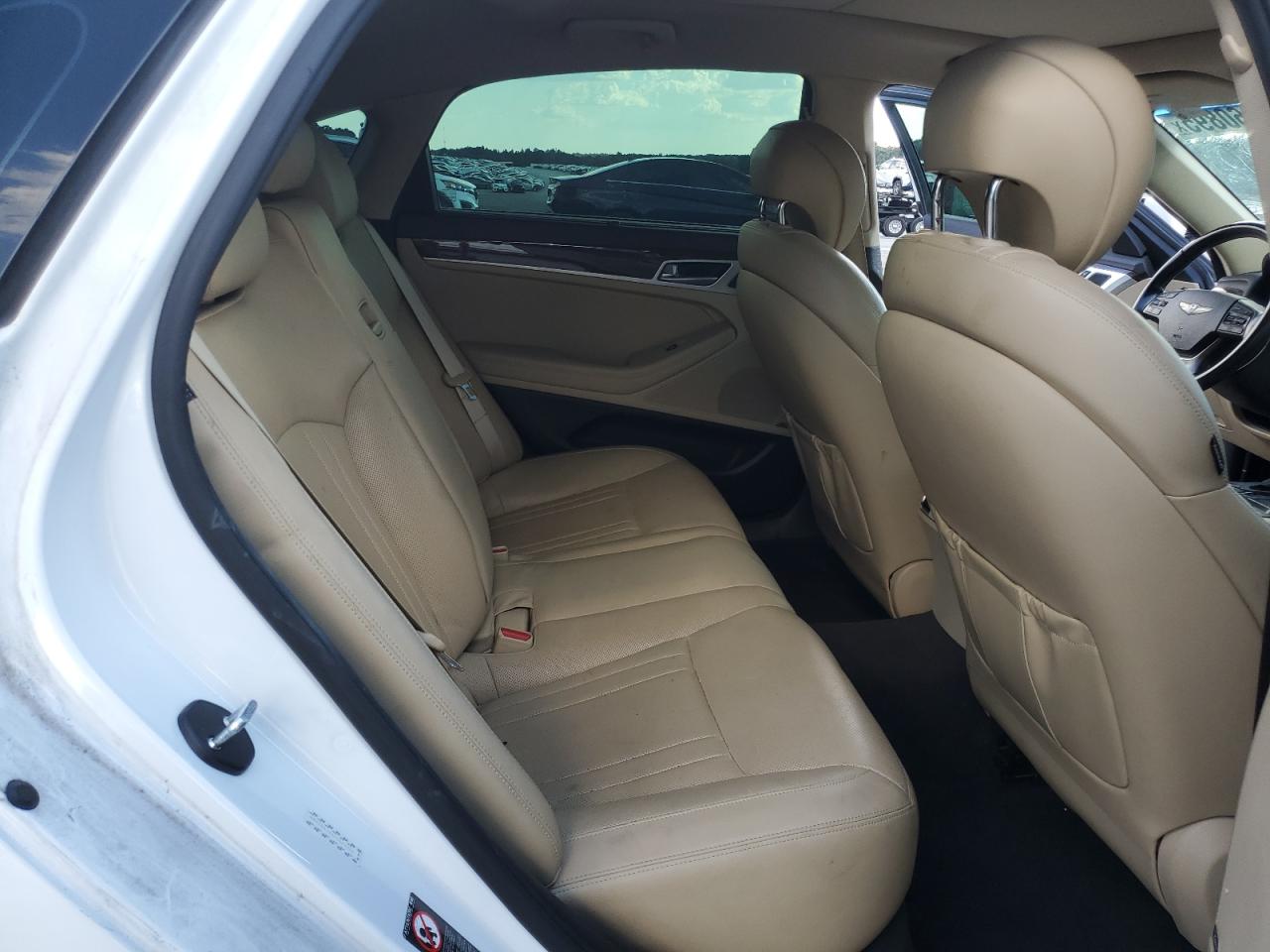 2015 Hyundai Genesis 3.8L VIN: KMHGN4JE3FU097046 Lot: 84260895