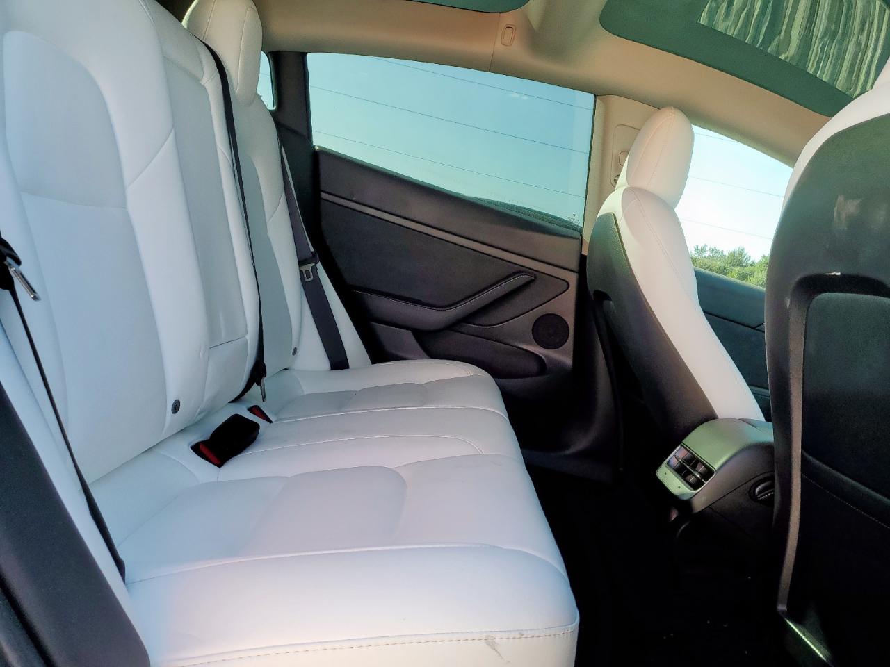 2022 Tesla Model 3 VIN: 5YJ3E1EB9NF313085 Lot: 84022375