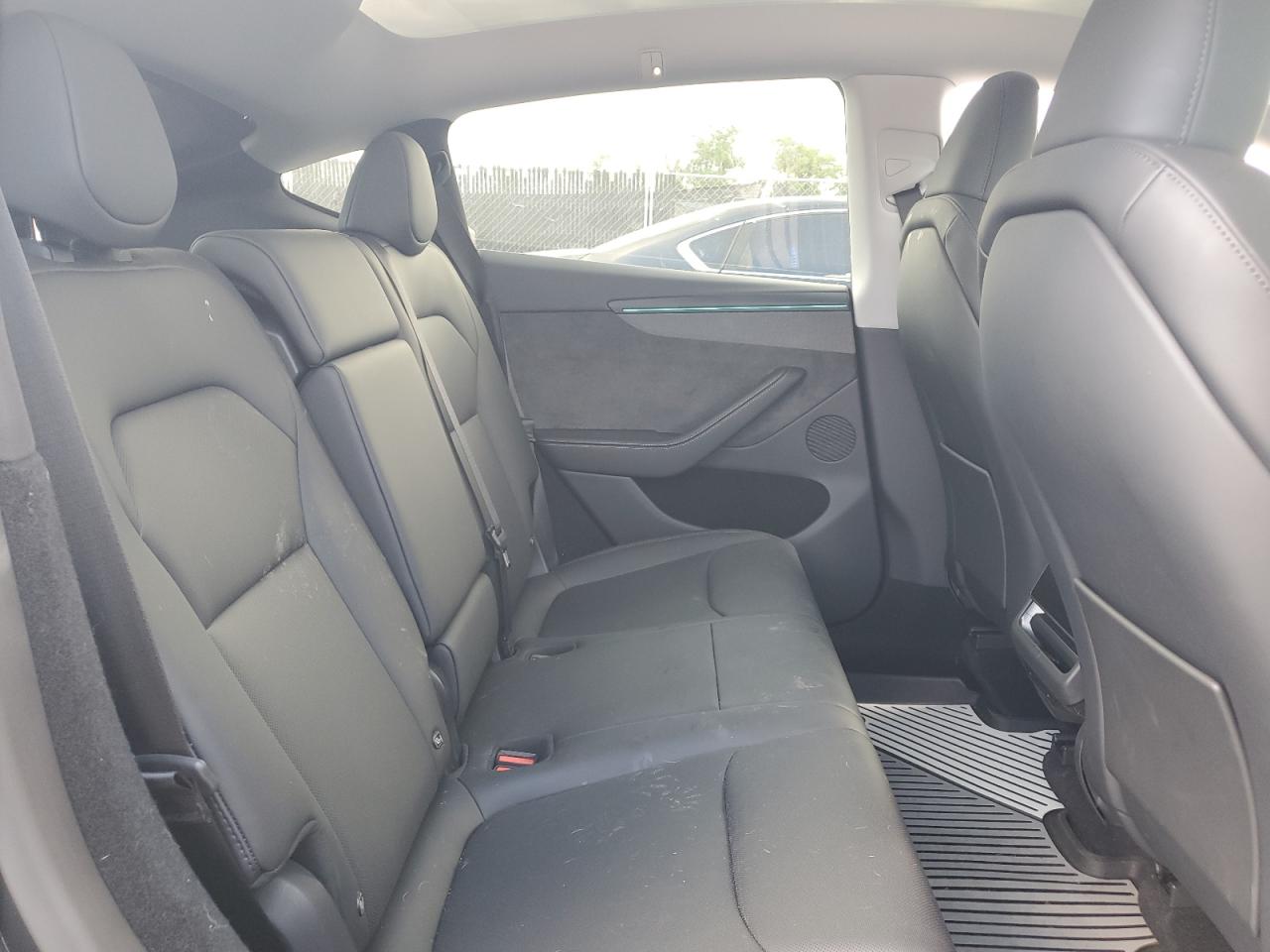 2026 Tesla Model Y VIN: 7SAYGDEE9TA400347 Lot: 83813545