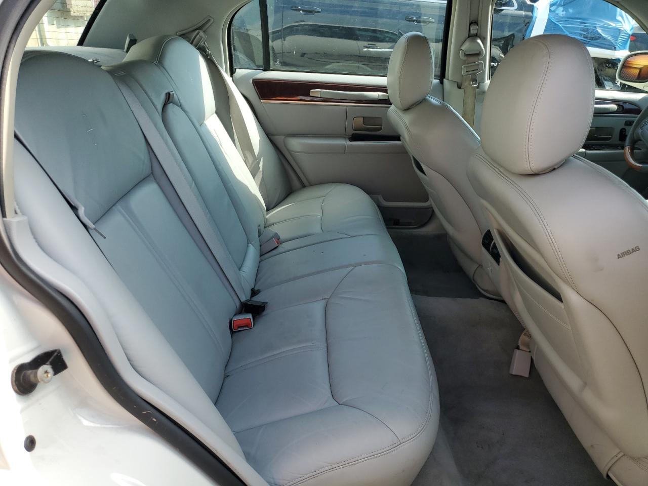 2004 Lincoln Town Car Ultimate VIN: 1LNHM83W94Y635355 Lot: 80095135