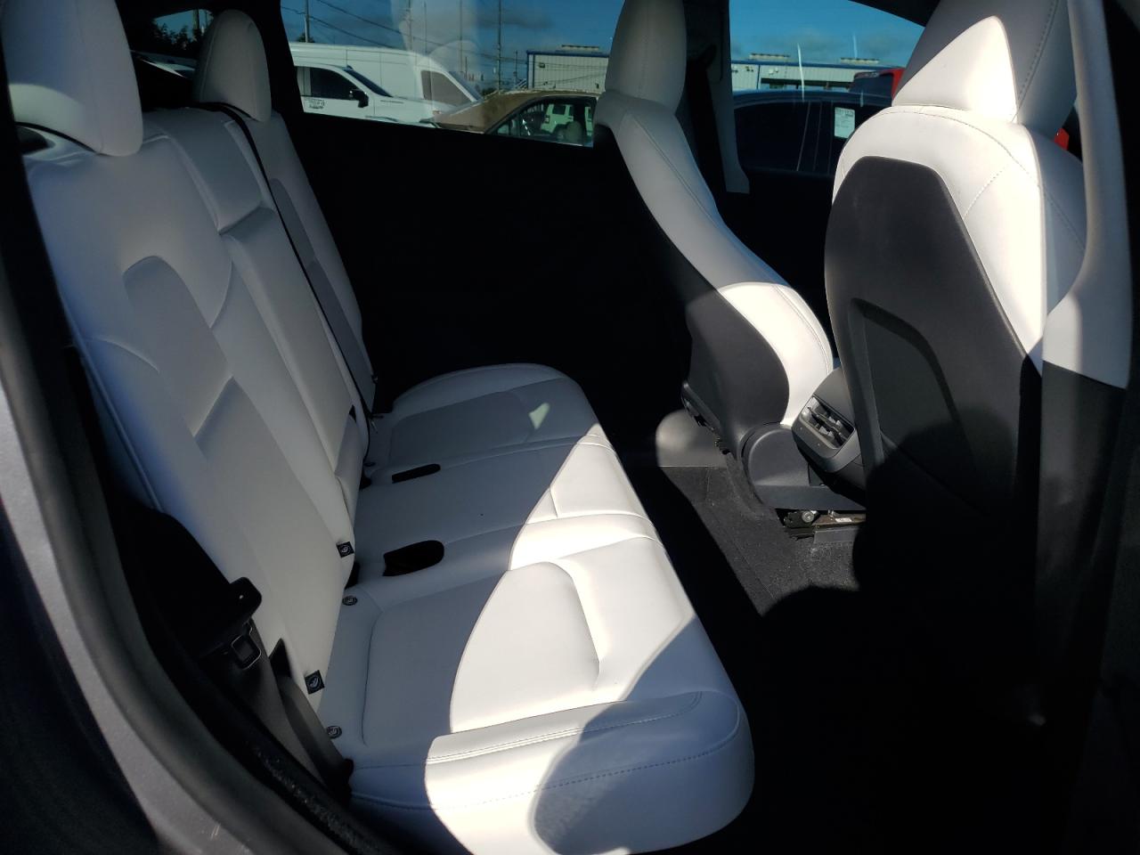 2024 Tesla Model Y VIN: 7SAYGDEE6RA319993 Lot: 84586865