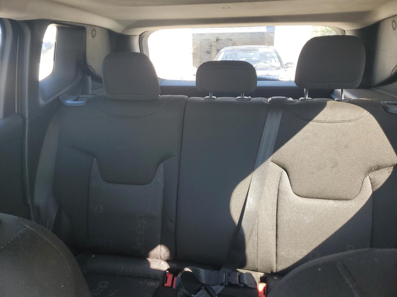 2015 Jeep Renegade Sport VIN: ZACCJBAT0FPC16979 Lot: 71081015