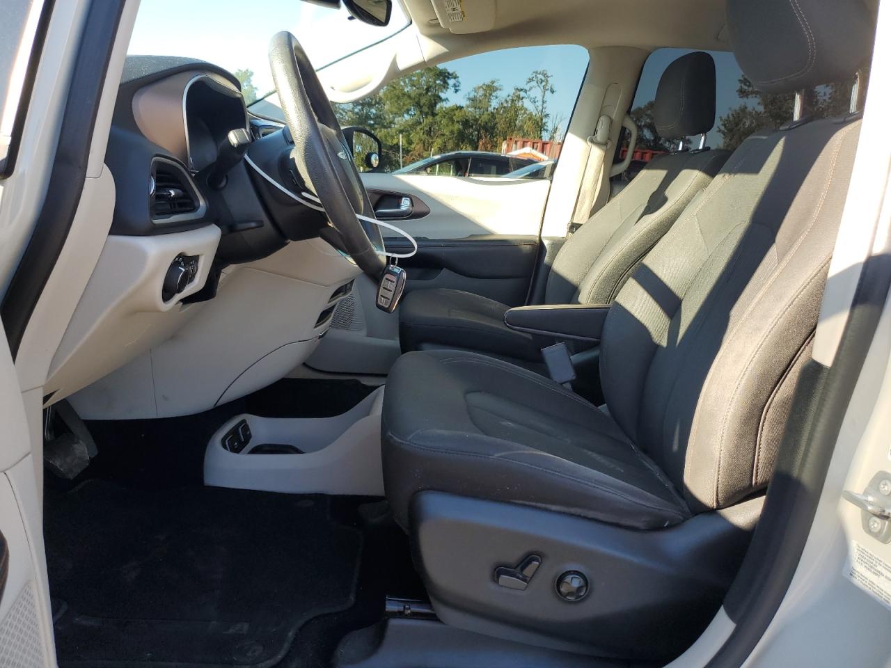 2017 Chrysler Pacifica Touring VIN: 2C4RC1DGXHR588888 Lot: 71457985