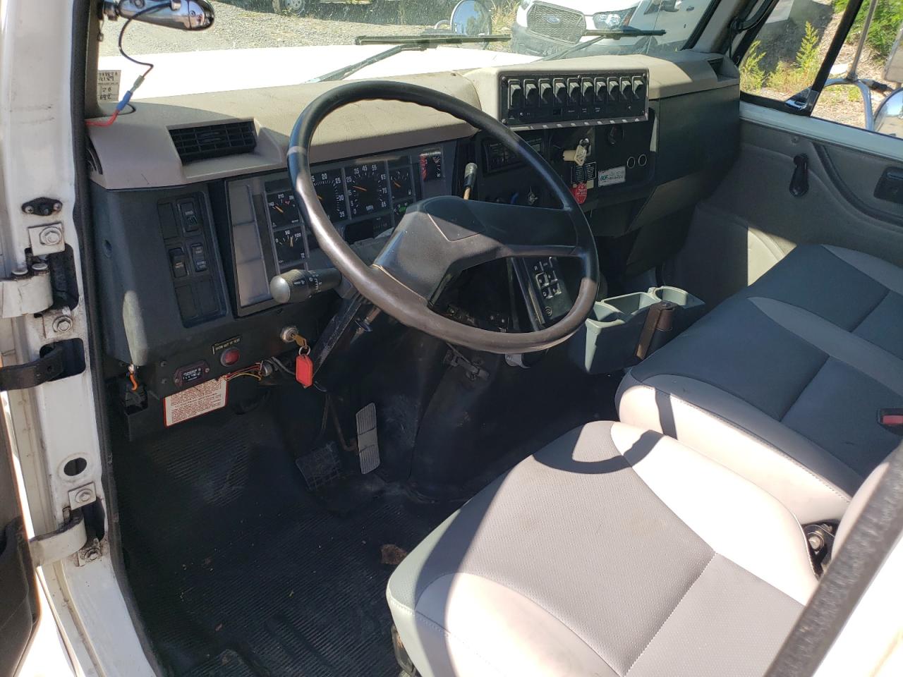 2001 International Trac/Trail VIN: 1HT5CAAN914268826 Lot: 81264255