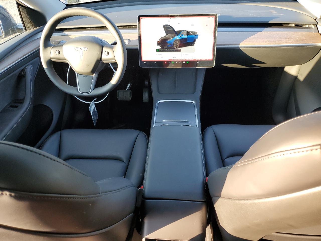 2024 Tesla Model Y VIN: 7SAYGDEE5RF199039 Lot: 71773525