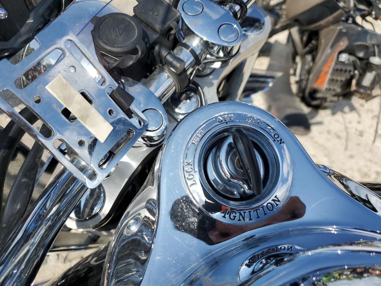 2010 Kawasaki Vn1700 C VIN: JKBVNRC13AA005324 Lot: 71013435