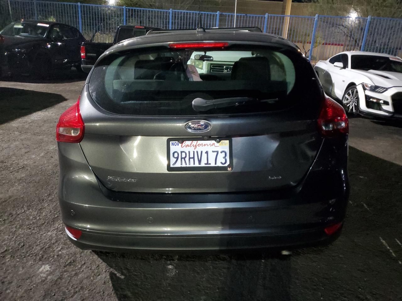 2018 Ford Focus Sel VIN: 304383 Lot: 84849385