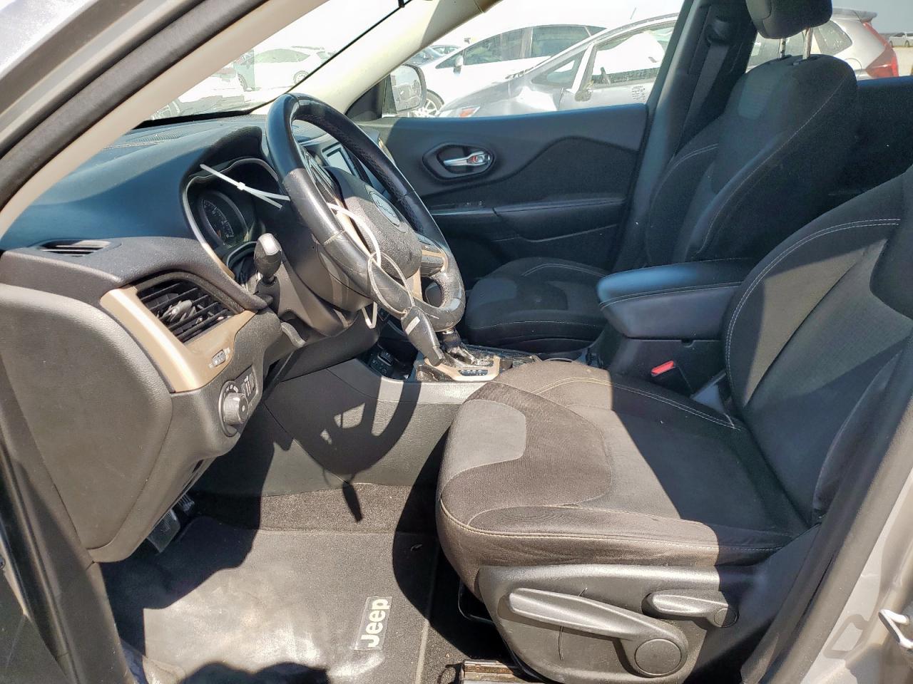 2015 Jeep Cherokee Latitude VIN: 1C4PJLCB3FW793343 Lot: 82069515