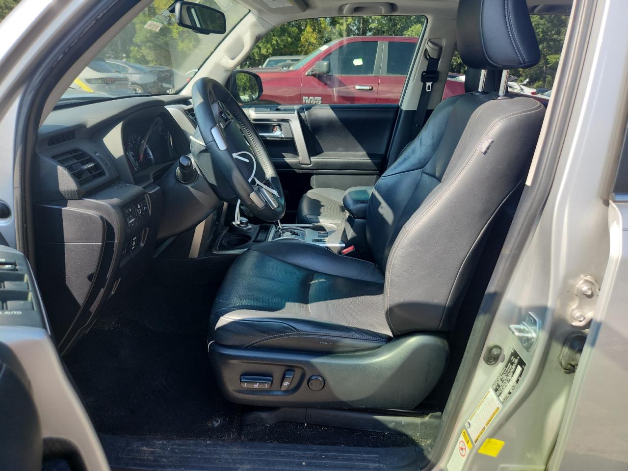 2015 Toyota 4Runner Sr5/Sr5 Premium VIN: JTEBU5JR8F5240637 Lot: 81138365