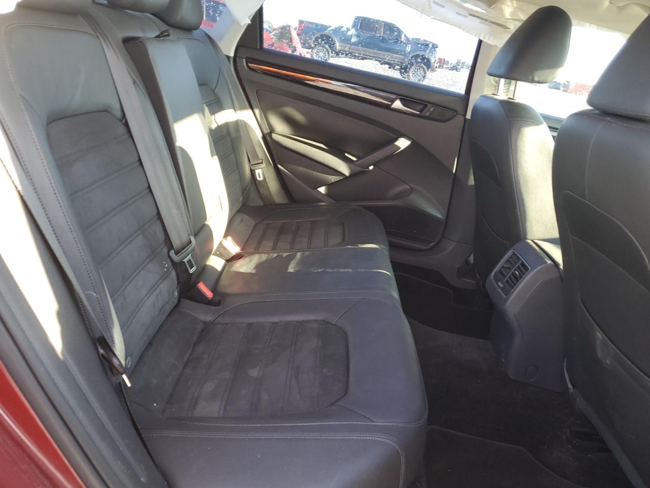 2015 Volkswagen Passat Sel VIN: 1VWCV7A30FC066570 Lot: 83989745