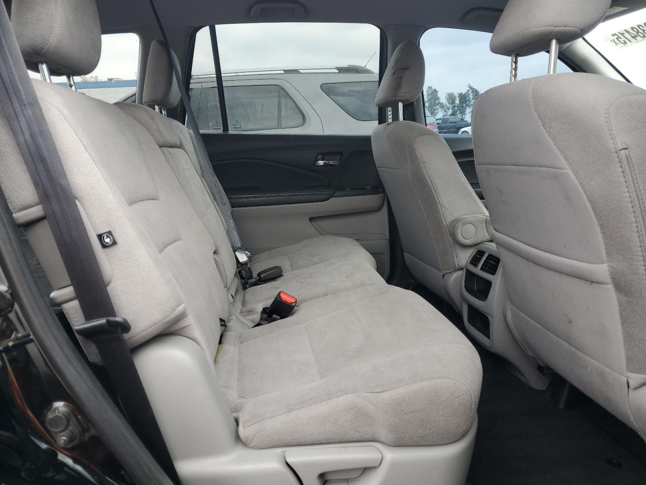 2019 Honda Pilot Lx VIN: 5FNYF5H16KB038431 Lot: 82038415