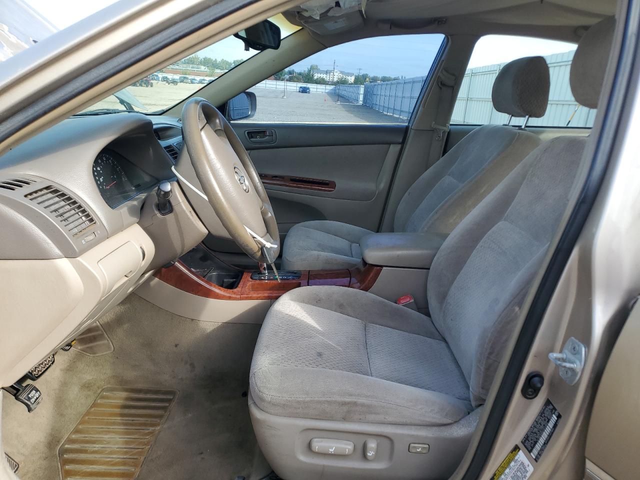2004 Toyota Camry Le VIN: 4T1BE32K64U813900 Lot: 81764365