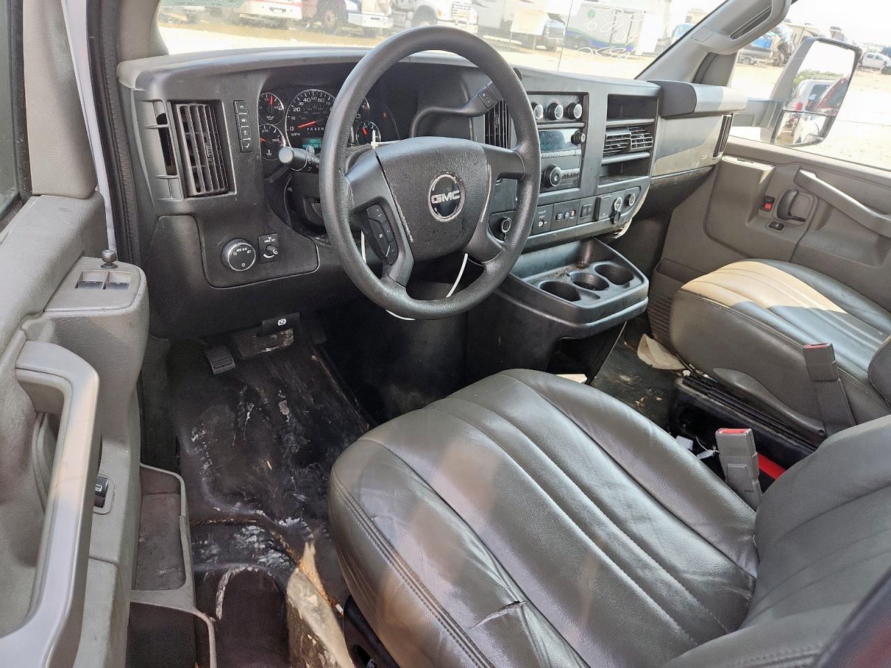 2021 GMC Savana Cut - Expeditor Truck VIN: 7GZ37TC70MN010798 Lot: 71860575