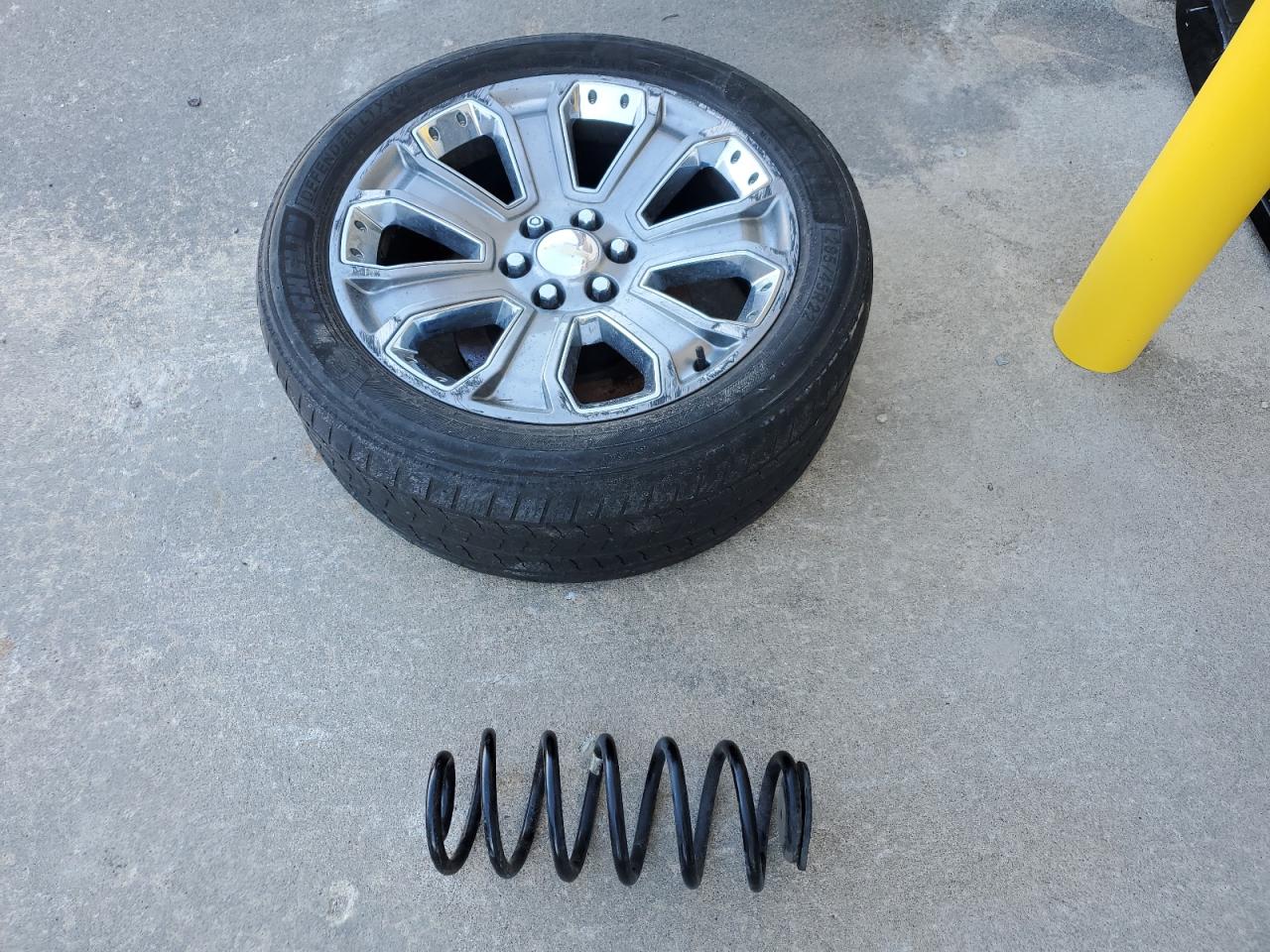 2017 Chevrolet Suburban K1500 Premier VIN: 1GNSKJKC5HR238716 Lot: 81811355