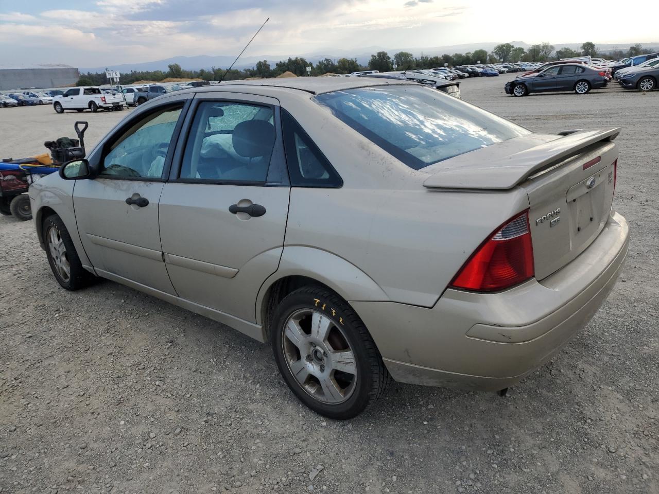 2007 Ford Focus Zx4 1FAFP34N87W311654 photo #3