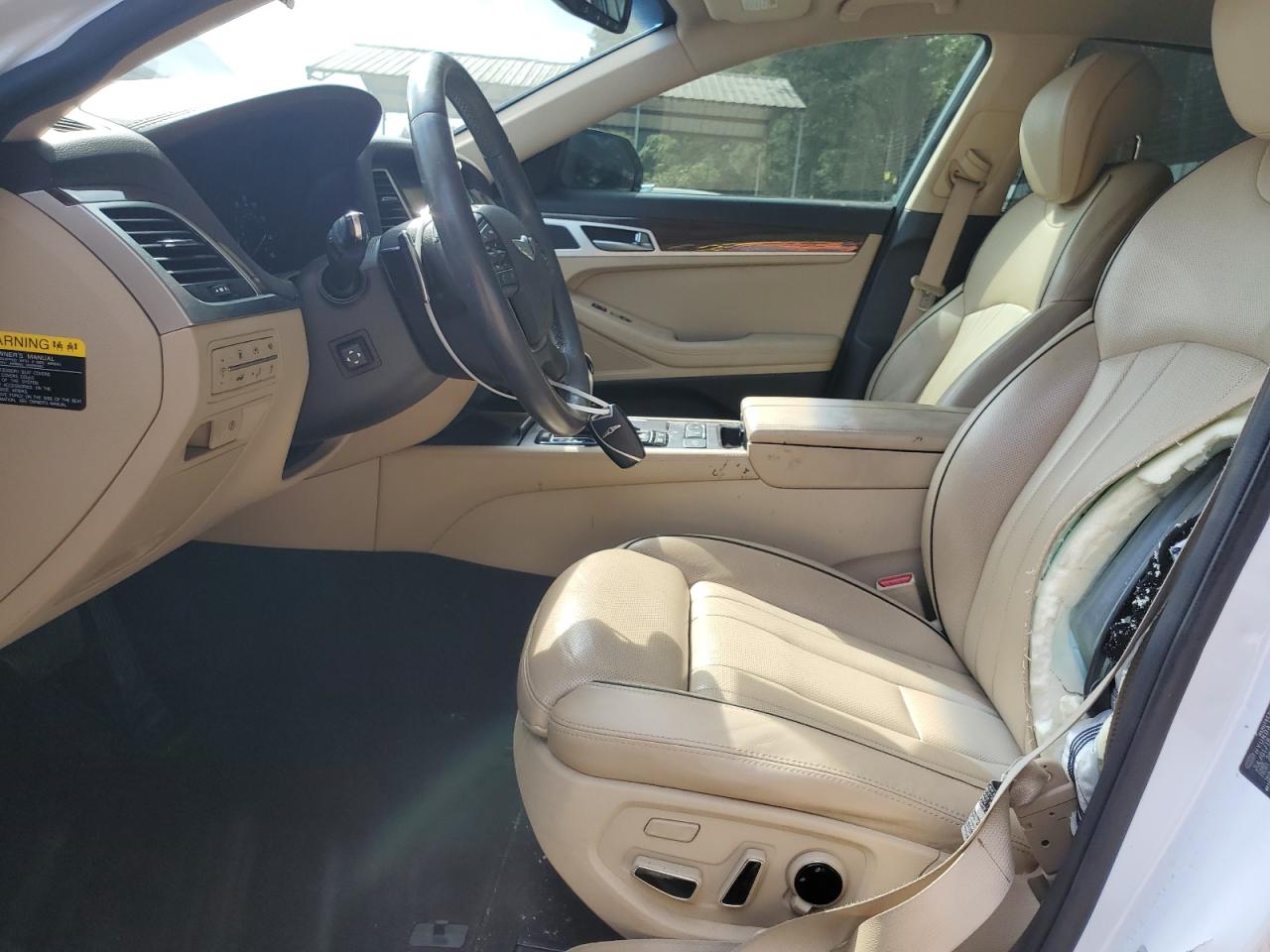 2016 Hyundai Genesis 3.8L VIN: KMHGN4JE1GU116372 Lot: 82032365