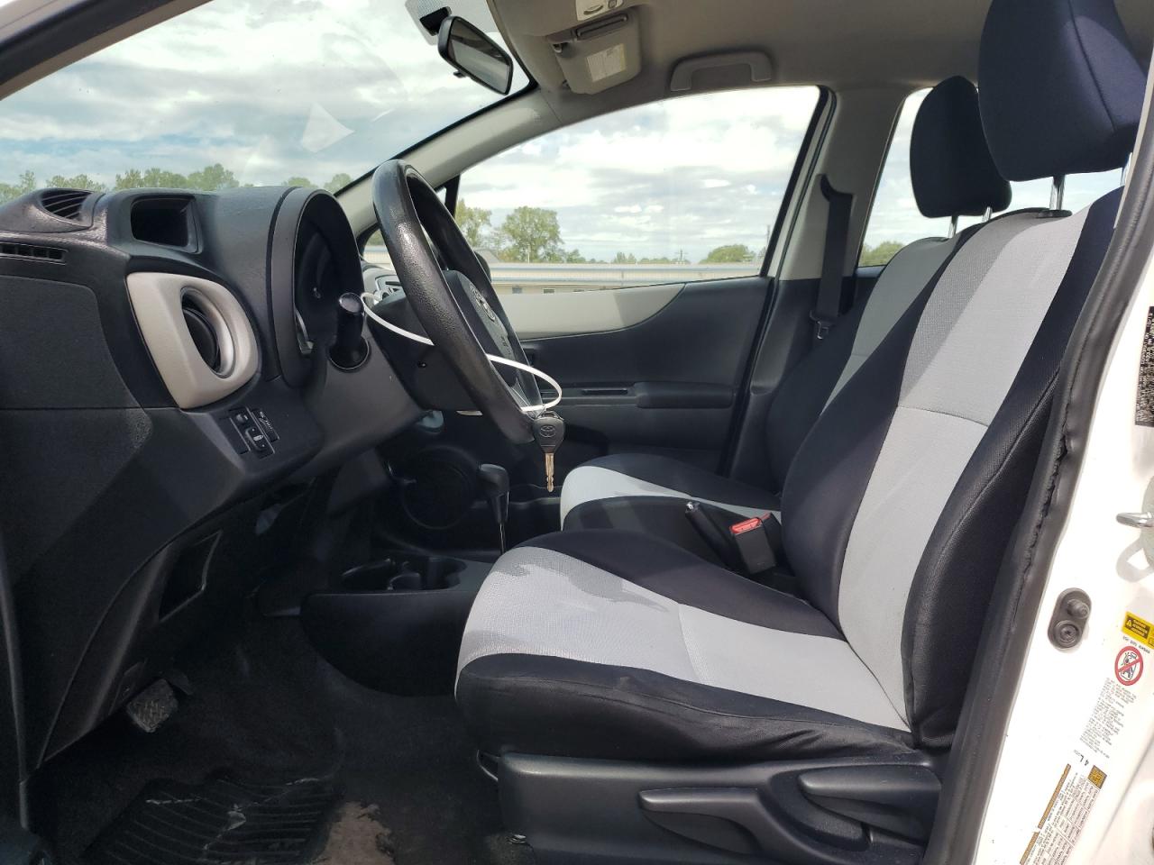 2013 Toyota Yaris VIN: JTDKTUD34DD548366 Lot: 82075075