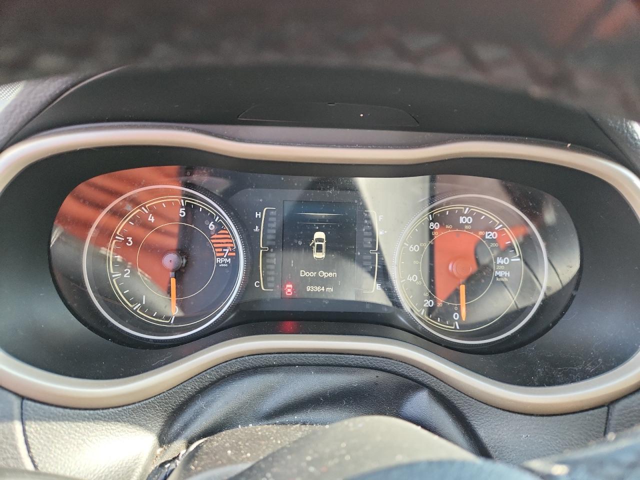 2018 Jeep Cherokee Latitude VIN: 1C4PJMCB2JD586663 Lot: 71585105