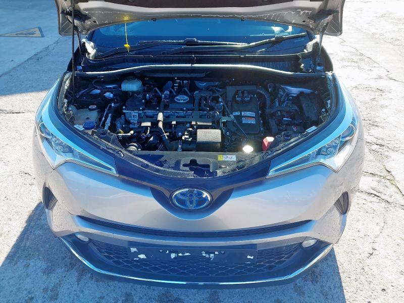 2018 TOYOTA C-HR DESIGN