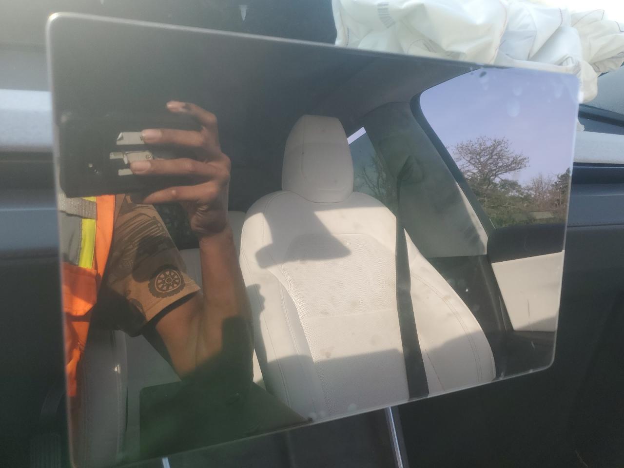 2026 Tesla Model Y VIN: 7SAYGDEEXTA487577 Lot: 81967425