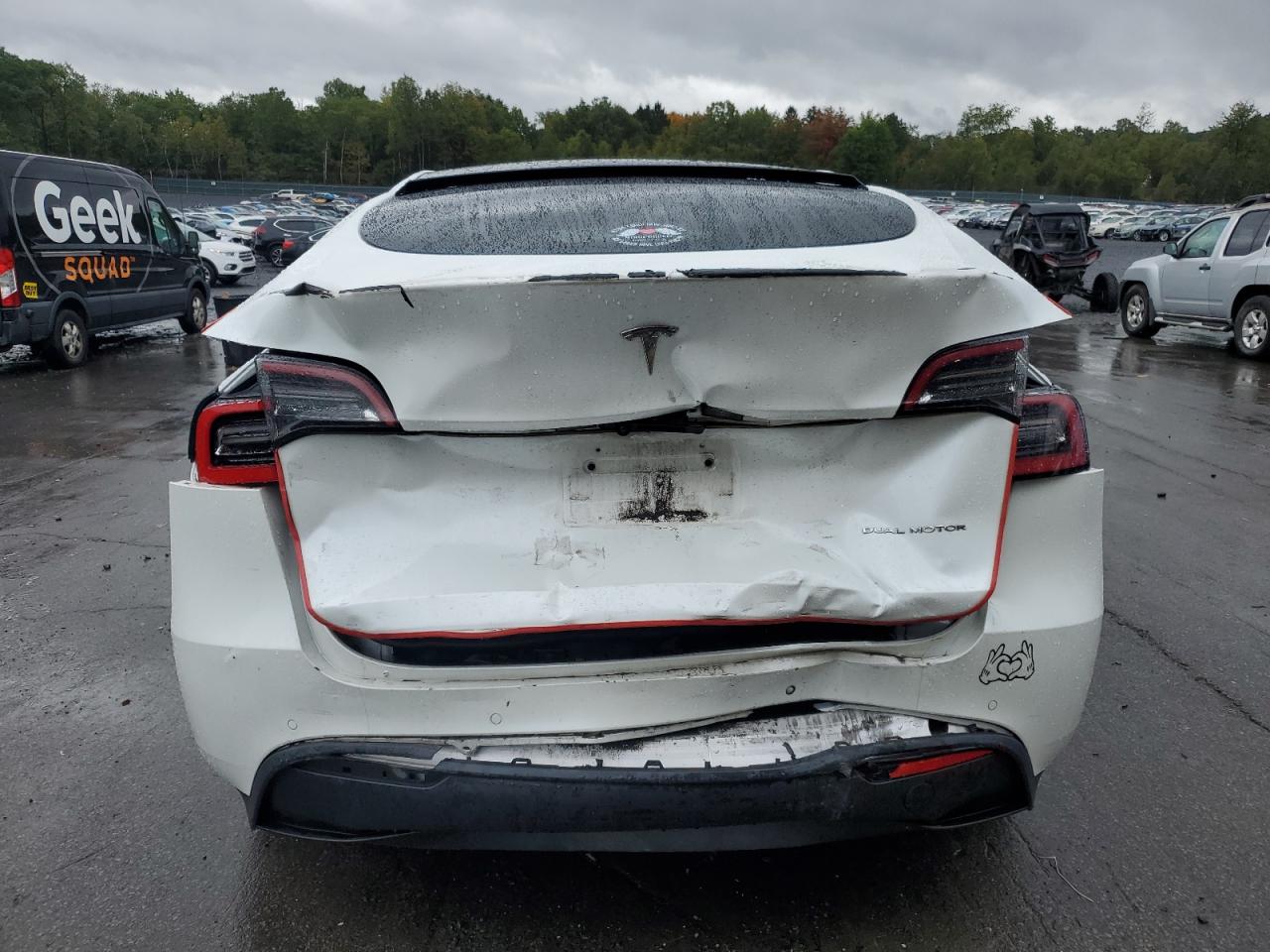 2020 Tesla Model Y VIN: 5YJYGDEE8LF044327 Lot: 84012505